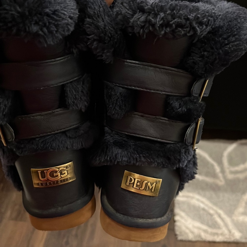 Navy blue Ugg buckle boot